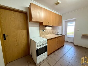 ROD. DOM s DVOMI BYTMI a PODNIKATEĽSKÝM PRIESTOROM,SOBOTIŠTE - 20