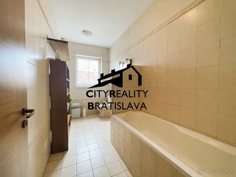 Exkluzívne na Predaj - budova na bývanie, či podnikanie v ce - 20