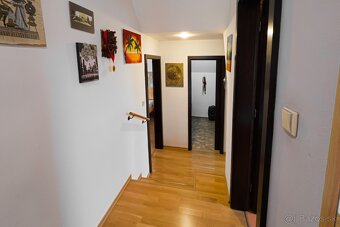 RD s dvomi bytovými jednotkami 7 izbový - 20