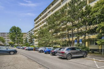 NA PREDAJ 2-IZBOVÝ BYT, PÔVODNÝ STAV, VEĽKÁ LOGGIA, KARLOVKA - 20