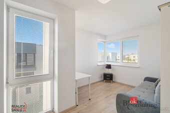 Moderný 4izbový mezanín s terasou a záhradou v srdci Rovinky - 20