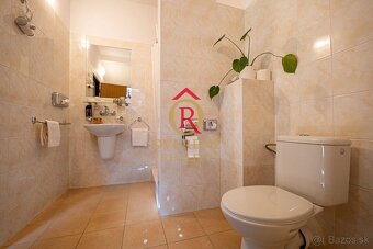 Exkluzívne na predaj zabehnutý penzión s dvojpodlažným bytom - 20