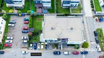 RADO | 4i byt s terasou a parkovaním v tichej časti Rovinky  - 20
