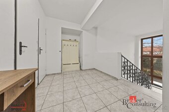 VILA v centre  mestskej časti Rača - 20