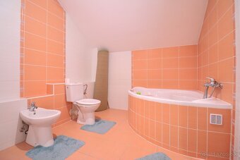 Komfortný dvojpodlažný rodinný dom - 20