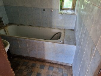 Trojizbový rodinný dom v obci Čakanovce - 20