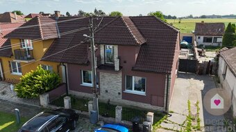 Dva domy za cenu jedného na pozemku o rozlohe 557 m2 s garáž - 20