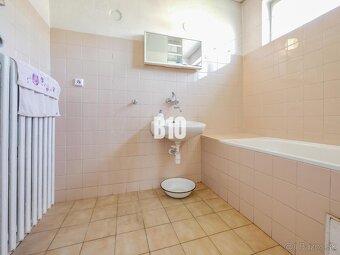 Rodinný dom s nádherným 8 árovým pozemkom na Kamennej ulici - 20