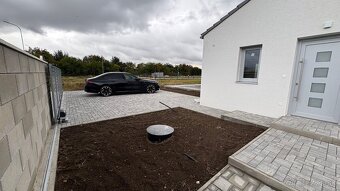 Dom v nadštandarde s bazénom - 20