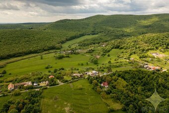 Exkluzívne na predaj gazdovský rodinný dom s pozemkom o rozl - 20