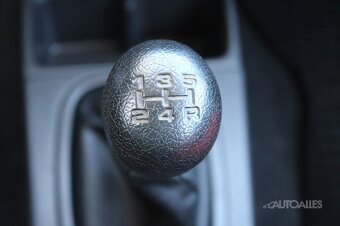 Suzuki Ignis 1,3 i 16V DOHC 69 kW - 20