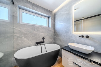 BOSEN | Moderný 4 izbový bungalov s bazénom, ul. Karasová, S - 20