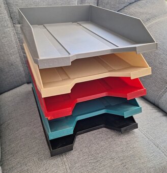 Odkladače na papiere plastové.. - 20