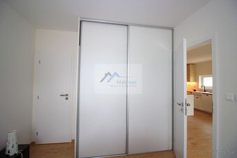 PREDAJ zariadená NOVOSTAVBA s vírivkou vo Dvorci - 20