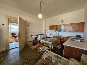 Slnečný dom s veľkým pozemkom a krásnym výhľadom pod horami - 20