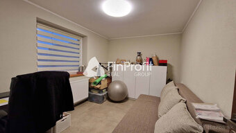 Na predaj veľký polyfunkčný obchodný priestor s rodinným dom - 20