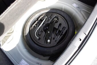 Volkswagen Golf 1.6 TDI z roku 2011 - 20