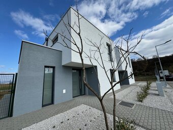 - predaj novostavby moderného 4-izbového rodinného domu - 20