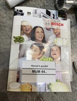 Nový kuchynský robot Bosch MUM 4406 - 20