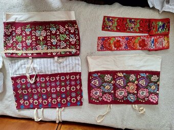 Rucne vysivany kroj zo Zvolenskej slatiny - 20