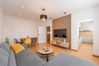 Tr.SNP - 2 izbový byt, loggia, 53 m2.Zariadený,KOMPLETNÁ REK - 20