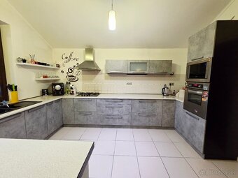 4.-izbový rodinný dom s veľkou garážou v Novej Dedinke - 20