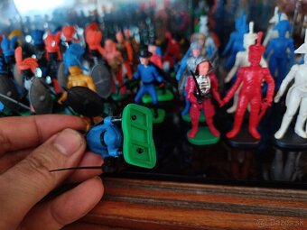 Predám zbierku Kinder figúrok - 20