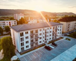 3 izbovy byt na predaj,2 kúpeľne, možné prerobiť na 4 izbový - 20