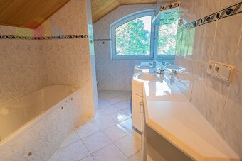 Krásny 7-izbový dom, 328 m² + 1389 m² pozemok, Trebostovo, o - 20