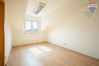 PREDAJ: OBCHODNÝ PRIESTOR, DUNAJSKÁ STREDA - ŠPORTOVÁ ULICA - 20
