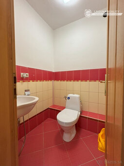 ZNÍŽENÁ CENA  Rodinný dom s veľkým pozemkom v obci Tvarožná - 20