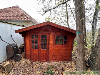 Samota v lese priamo v obci Semerovo Unikátny domček na k - 20
