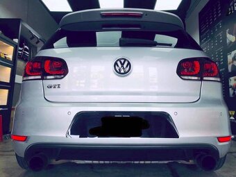 VW Logo znak VOLKSWAGEN cierne leskle / cervene - 20