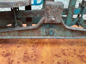 Liatinová váha. - 20