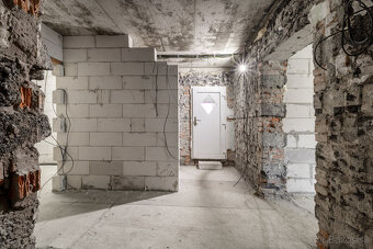 Rozostavaný dom na dokončenie podľa seba s veľkým pozemkom - 20