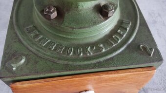 Obrovský mlýnek na kávu s rumapalem. IDEAL D.R.G.M. - 20