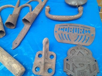 Staré historické ,rustikálne, kované náradie a pomôcky. - 20