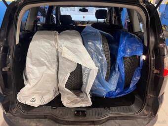 Ford S-MAX 2.0 TDCi (96 kW) – Automat / 7-miestny / Čierna m - 20