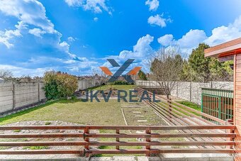 Moderný 5-izbový rodinný dom + bazén, altánok, záhrada | Veľ - 20