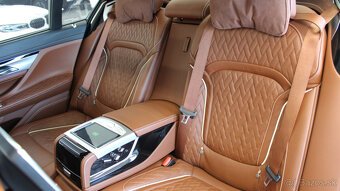 BMW M760Li xDrive Limousine, jediný "rukavičkový" majiteľ - 20