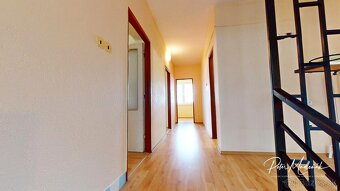 Na predaj 4-izbový poschodový rodinný dom s pekným pozemkom  - 20
