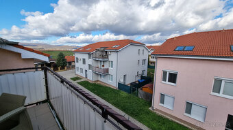 ÚTULNÝ a komplet ZARIADENÝ 2. izb. BYT s parkovacím STÁTÍM a - 20