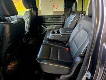 Ram 1500 5,7 HEMI, r. 2021,ODPOČET DPH, EL. PRAHY, PANORAMA - 20