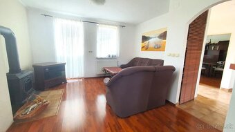 Slnečný pozemok 720 m2 + 3-izb. RD s pozemkom 270 m2, treba  - 20