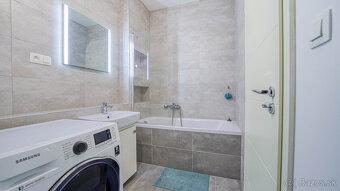 Príjemný 3-izbový byt s predzáhradkou a parkovaním TRI VODY  - 20