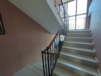 EXKLUZÍVNE Celé poschodie s 6 jednoizbovými apartmánmi - 20