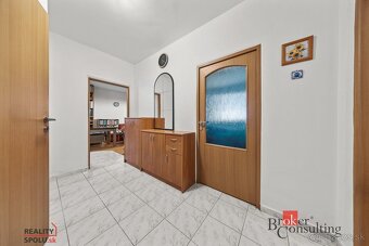 Svetlý 4-izbový byt s lodžiou a krásnym výhľadom – ideálne b - 20