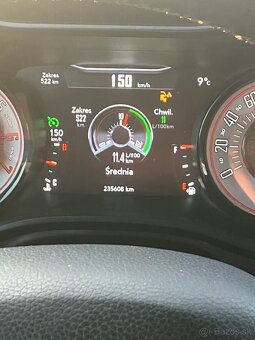 Dodge Challenger 5,7 HEMI — rok 2017 — 276 kW — manuál - 20