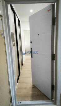 NADŠTANDARDNE NOVO ZREKONŠTRUOVANÝ 3 IZB. BYT S BALKÓNOM - O - 20
