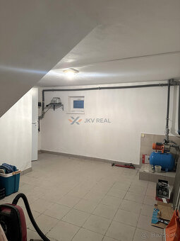 Na predaj poschodový rodinný dom s krásnou záhradkou - 20